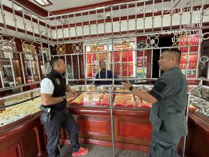 พ.ต.ท.รมหลี ยากะจิ รอง ผกก.ป.สภ.มายอ พร้อมด้วย ชมส.สภ.มายอ ลงพื้นที่ประชาสัมพันธ์ร้านทองในพื้นที่ ได้พบปะพูดคุยแลกเปลี่ยนข่าวสาร และแจ้งเตือนข่าวสารเกี่ยวกับการก่อเหตุอาชญากรรมร้านทอง