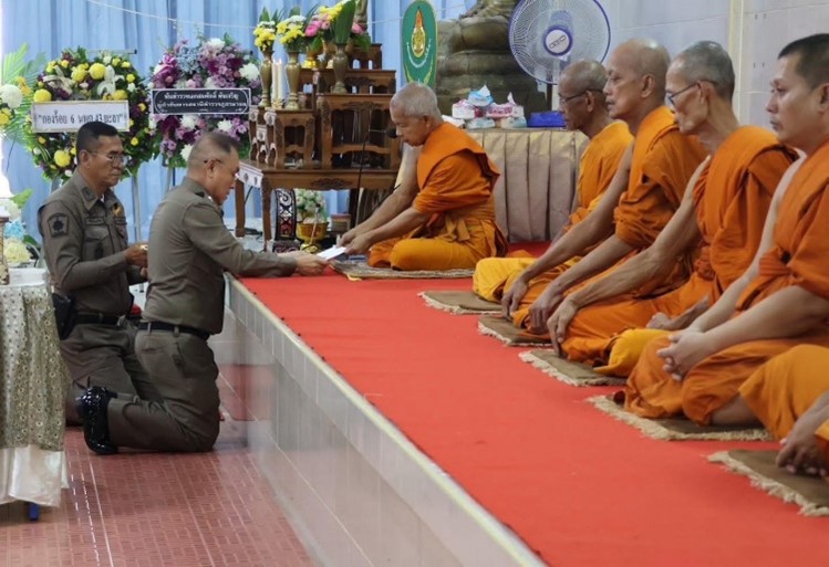 สภ.มายอ พร้อมด้วยข้าราชการตำรวจ สภ.มายอ และข้าราชการตำรวจในสังกัด ภ.จว.ปัตตานี ร่วมพิธีสวดอภิธรรมศพ ด.ต.สุชาติ ขอพงษ์ไพบูลย์