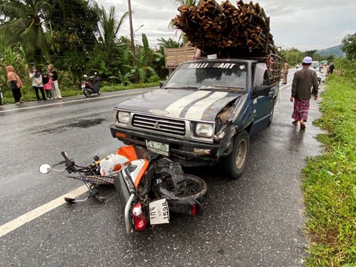ร.ต.อ.สัณห์ปกรณ์ หลุ่ยจิ๋ว รอง สว.(สอบสวน) สภ.มายอ พร้อม พลขับ 30 ว.4 เหตุ ว.40 ถนนสายมายอ- ยะรัง ม.2 ต.เกาะจัน อ.มายอ